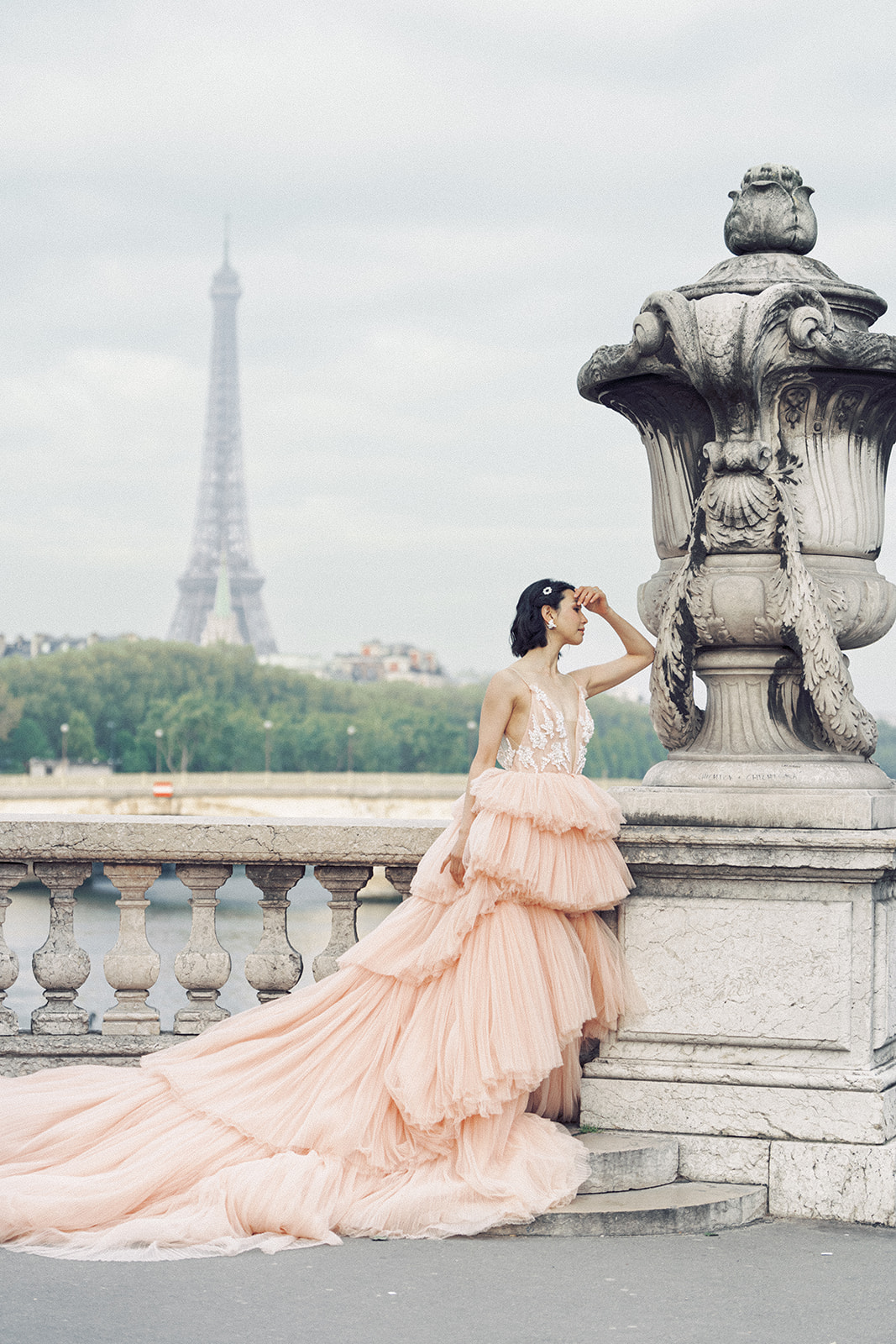 Fine art bridal session with eiffel tower in Paris