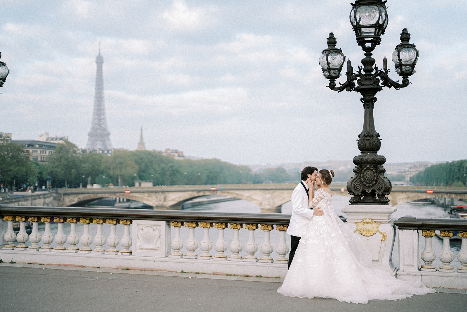 Destination elopement in Paris