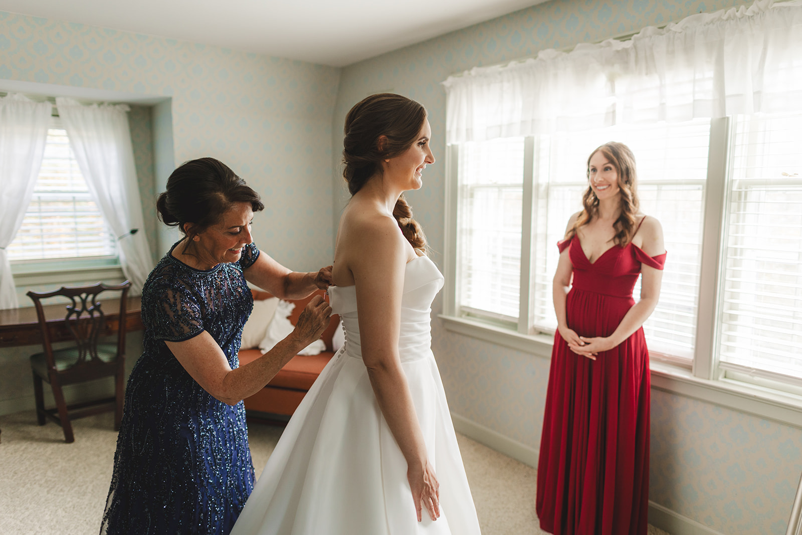 a mother helps her daughter with her wedding gown at the Grafton Inn