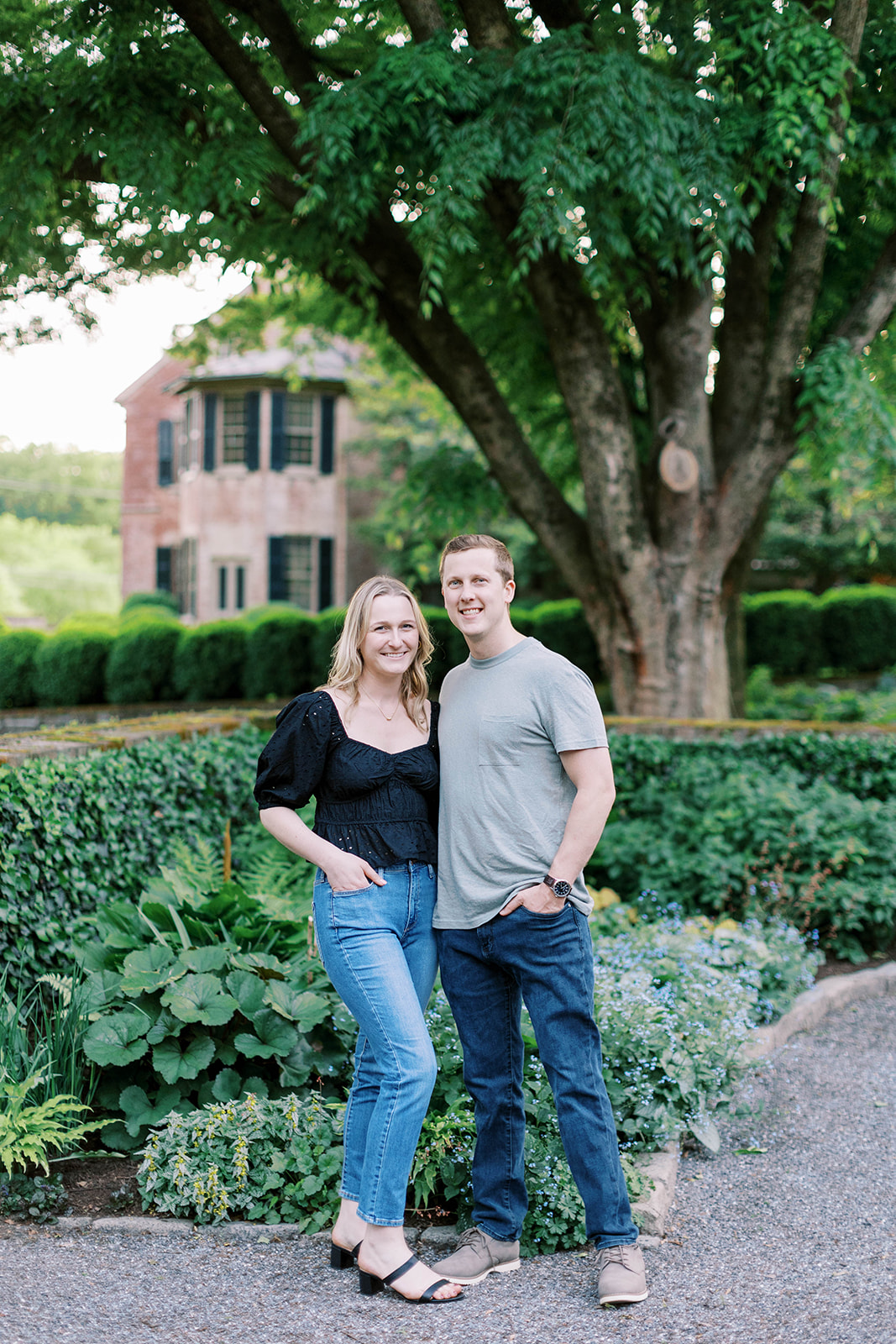 Conestoga House and Gardens was the perfect backdrop for an early spring engagemnet Session