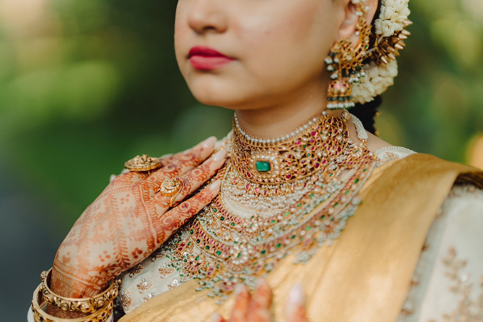 Jeweled elegance: Capturing the bride's beauty as she dazzles in exquisite jewelry
