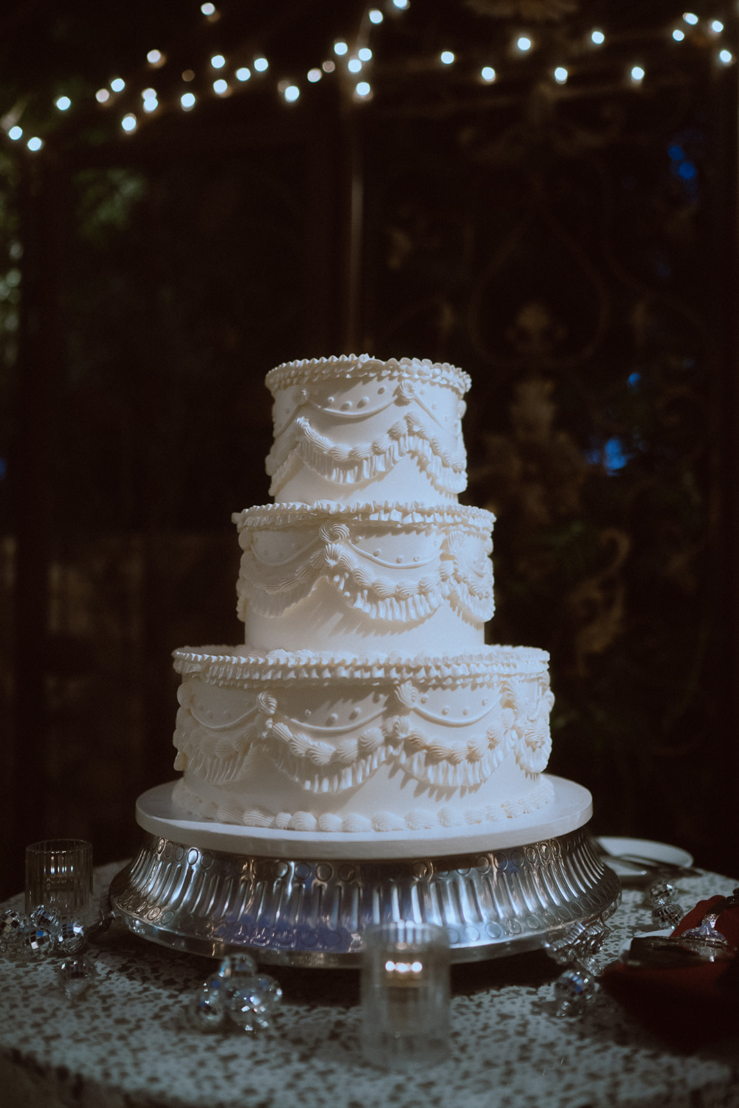 tasteful cakes classic wedding cake