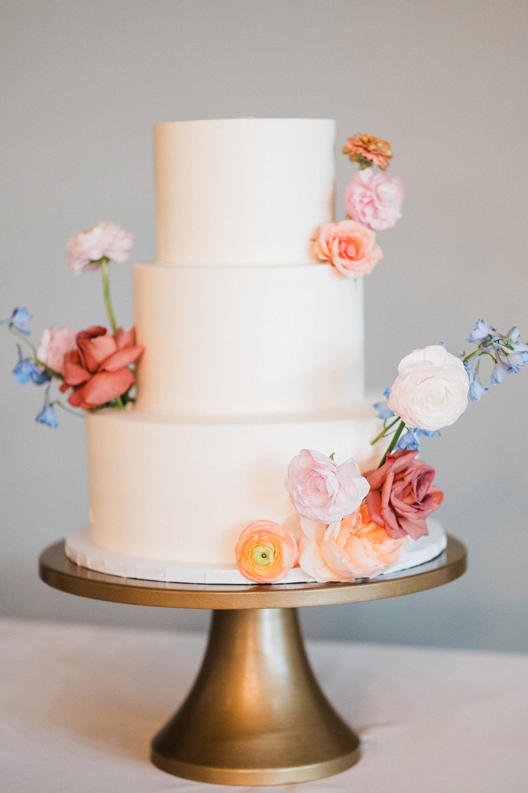 Classic bridal cake 