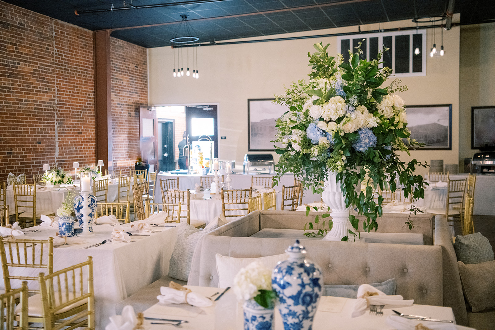 wedding reception in thomasville ga at the biscuit company, blue and white pottery decor