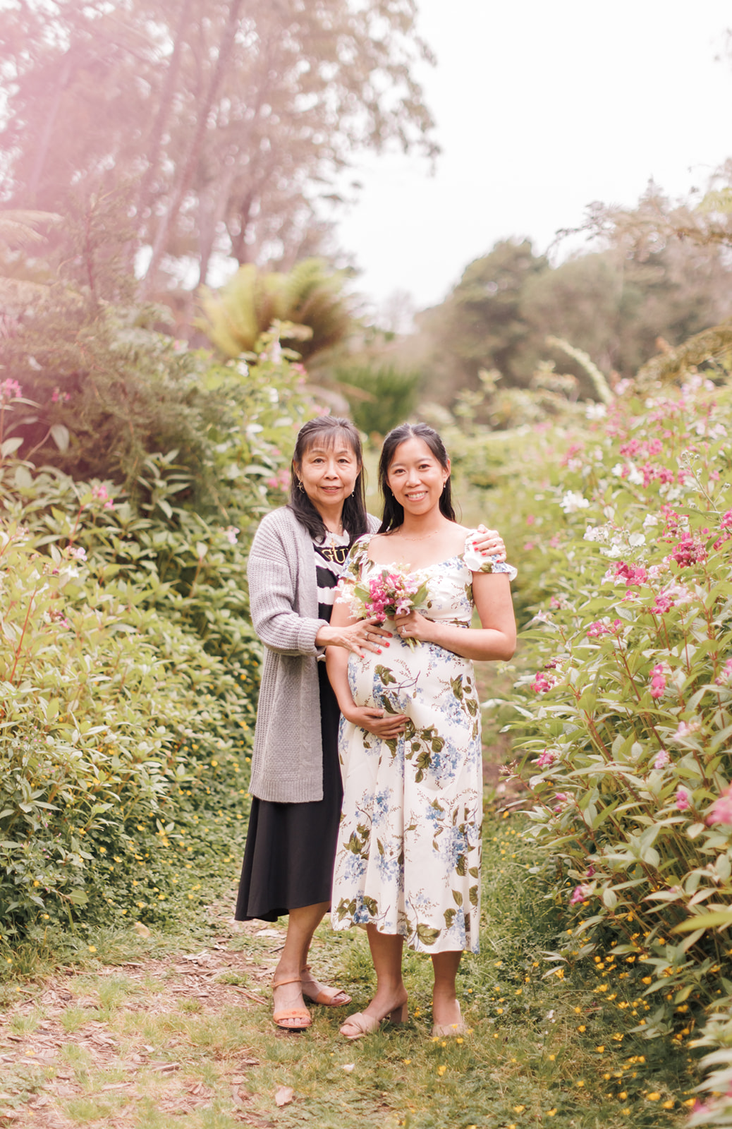 Natural maternity photo shoot, and beautiful grassy area with wildflowers inside Golden Gate Park in San Francisco