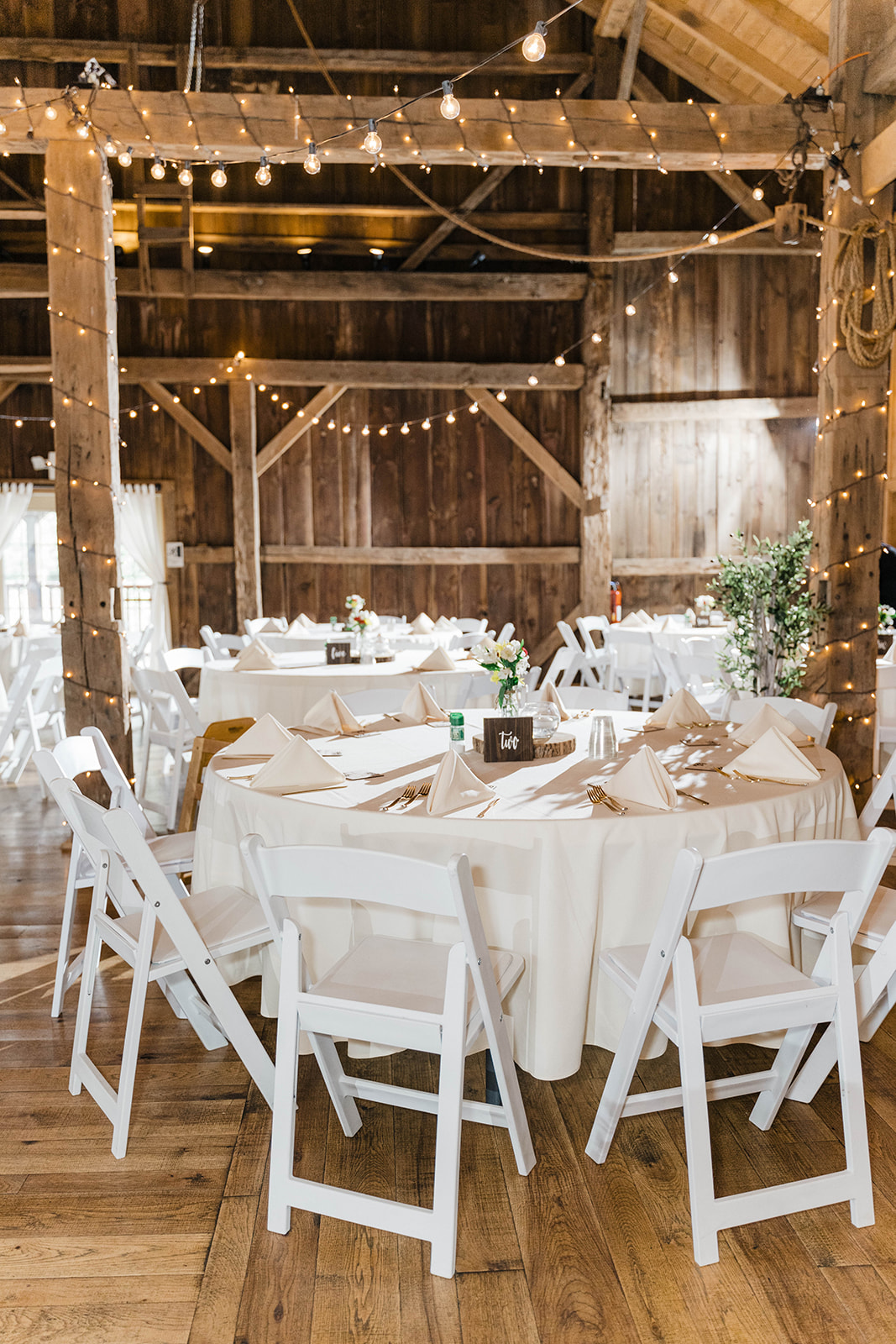 Armstrong farm joy-filled celebration in the rustic barn radiated love and charm_Marien J Malloy