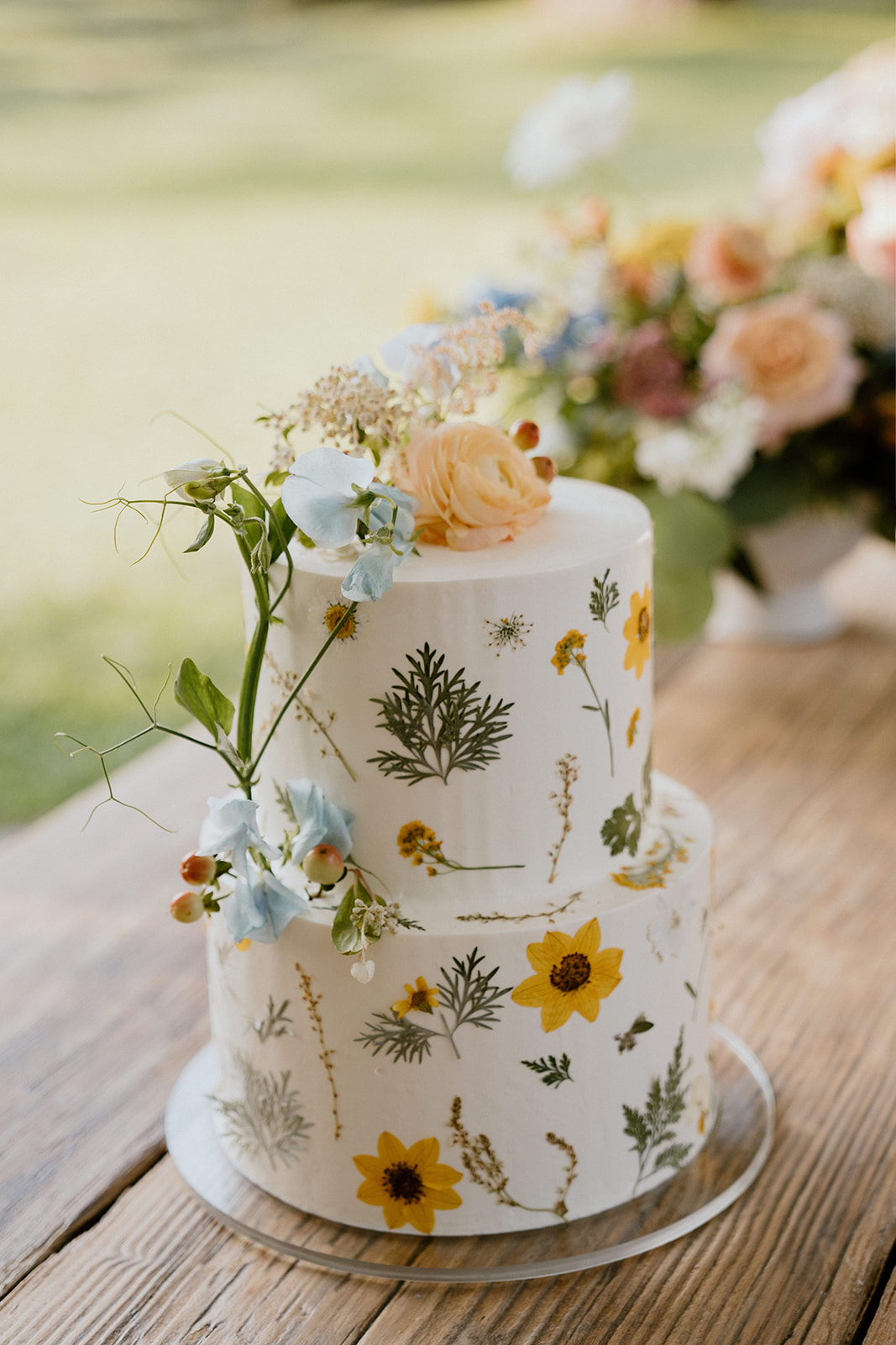 WIldflower pressed flower wedding cake at the Griffin House on the Columbia River Gorge