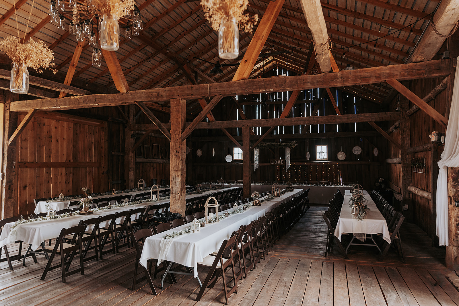 barn wedding tables
