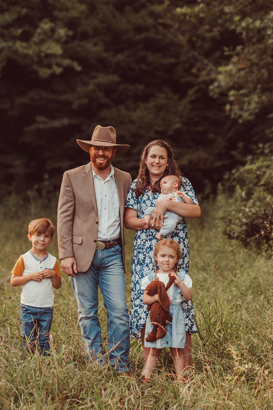 Summer Family Session on a farm nestled in the hills of southern Kentucky. 