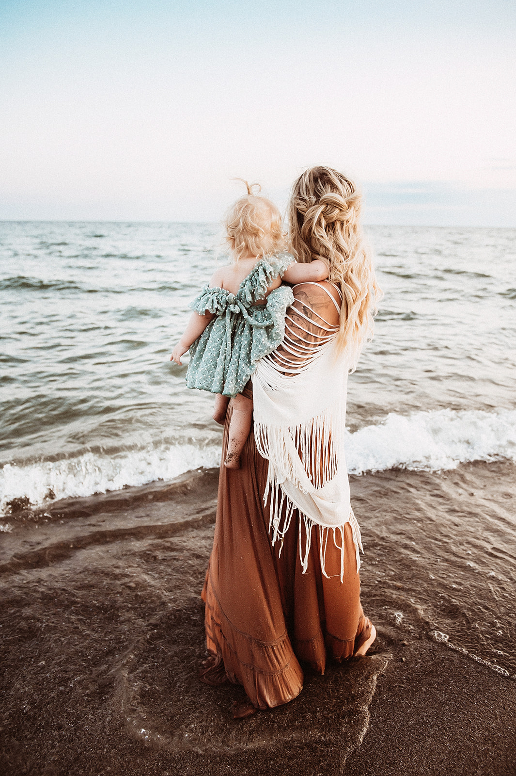 Perfect outfits for a summer beach photography session