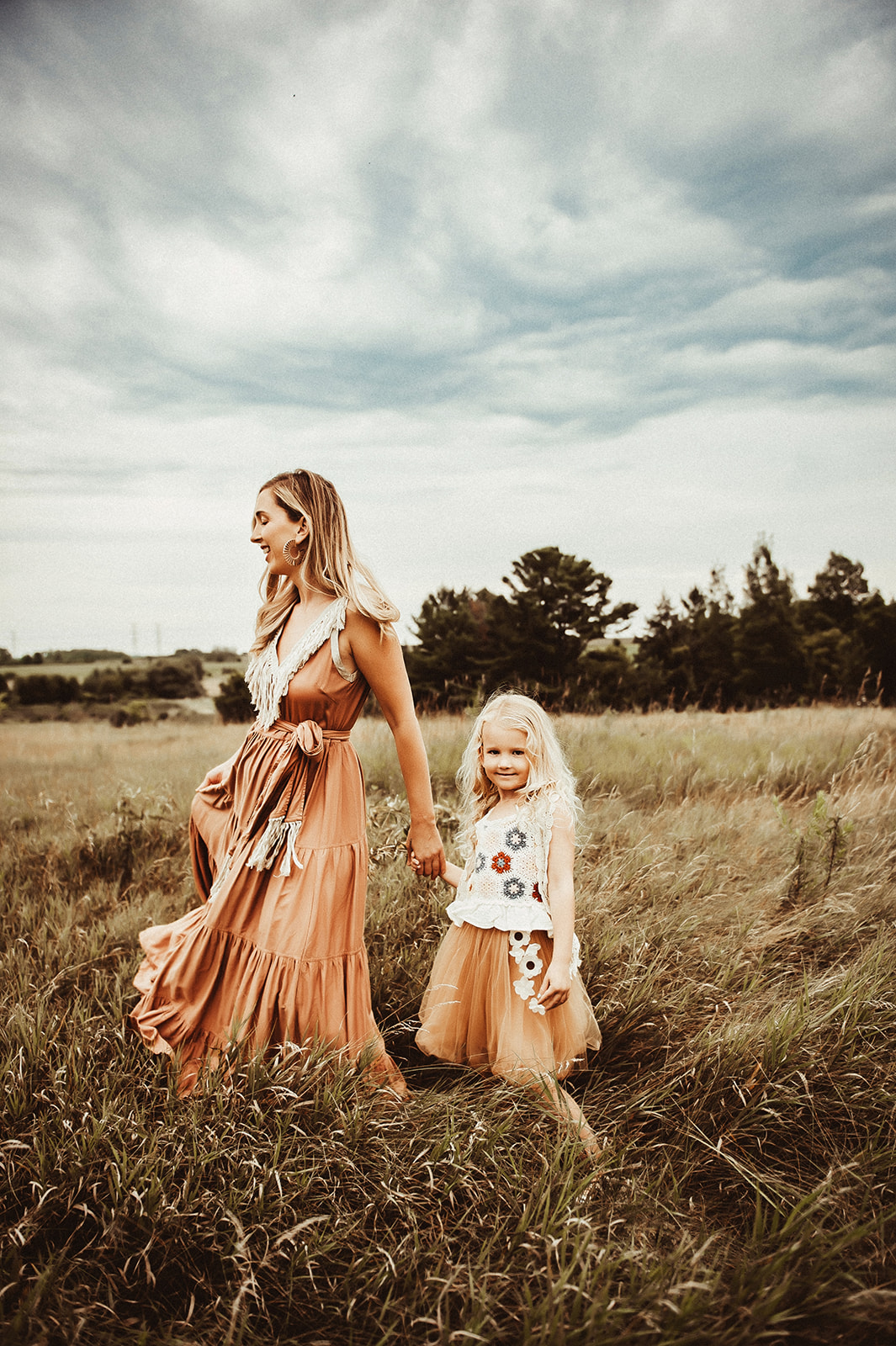 gorgeous photo of mom and her daughter at their property in solina