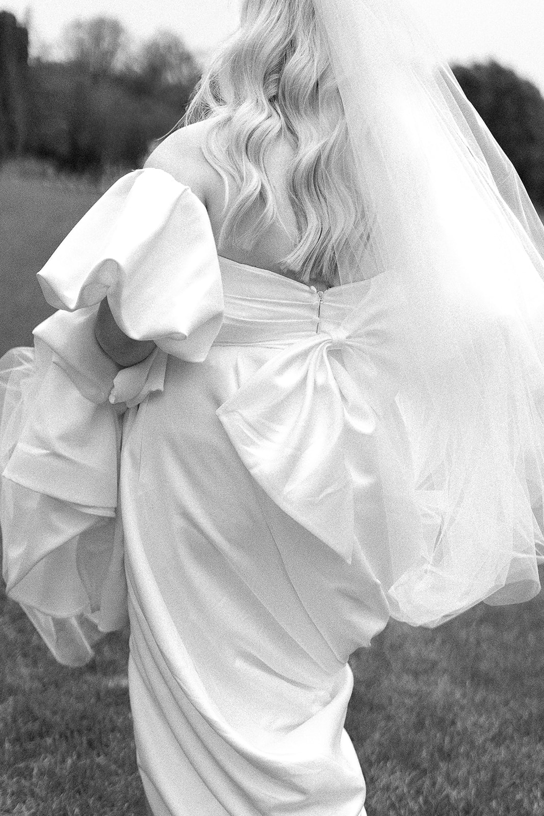 Black and white photo with bride in bow