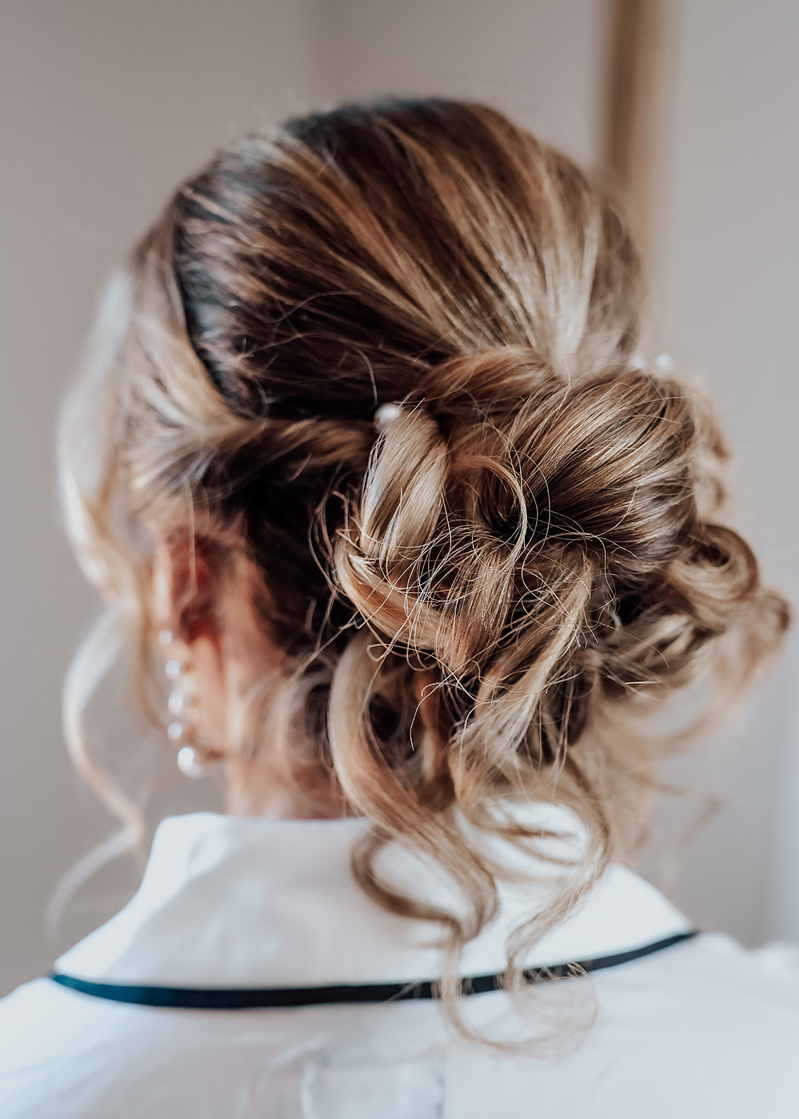 Close up of bride's hairstyle