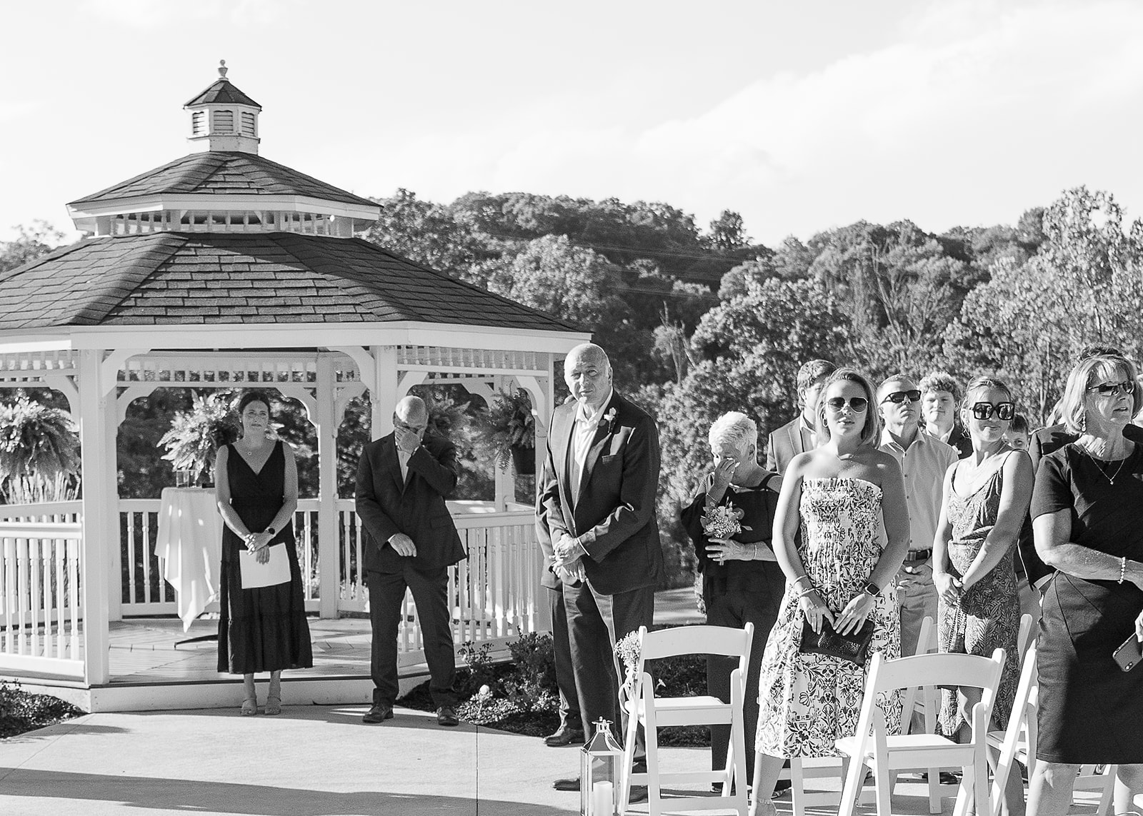 Guests reaction to bride walking out during ceremony