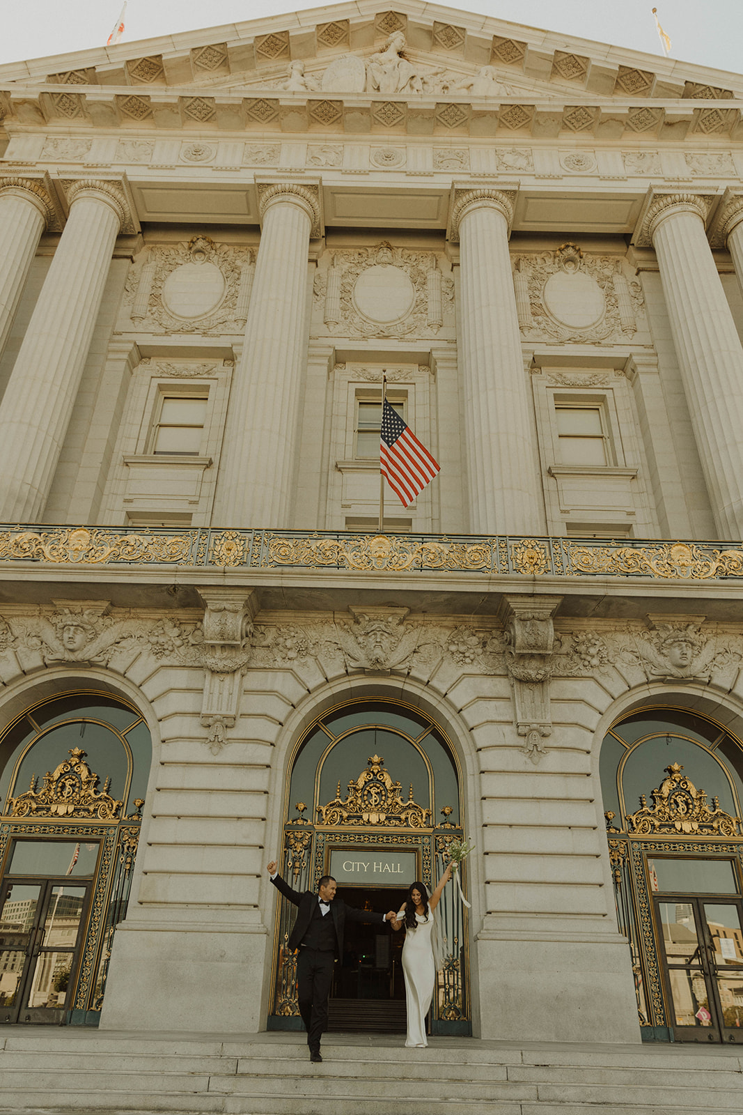 Classy San Francisco city hall microwedding photographed by Sierra Brook Photography