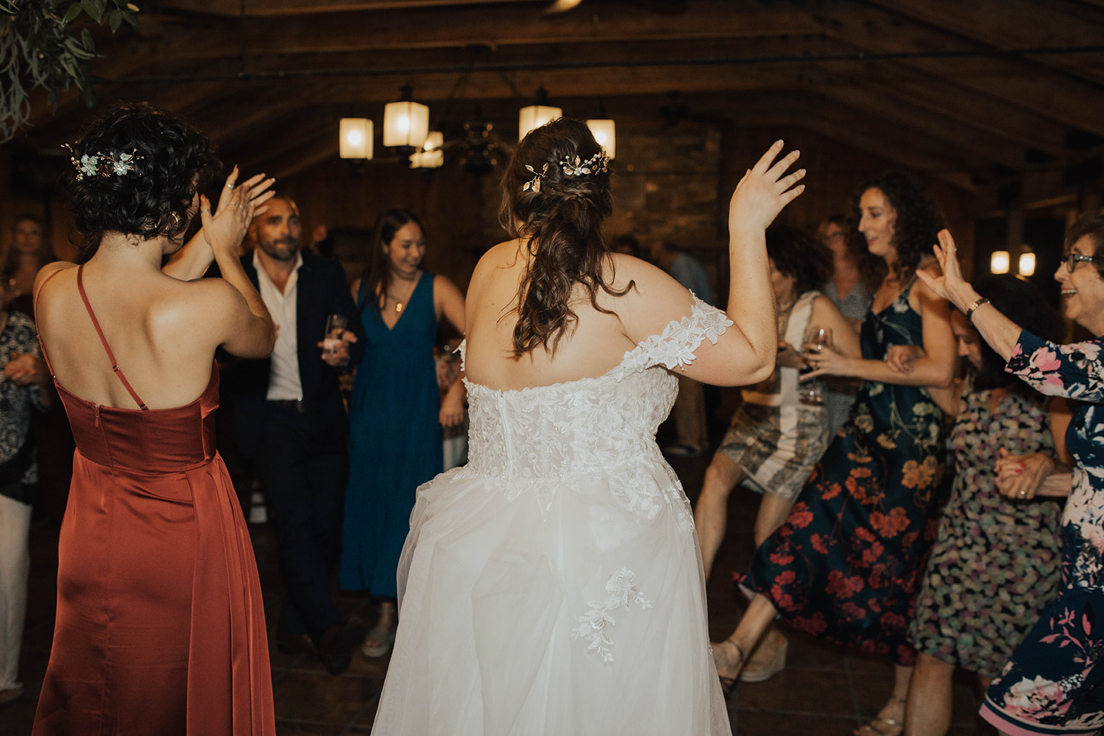 bride dancing at virginia wedding 