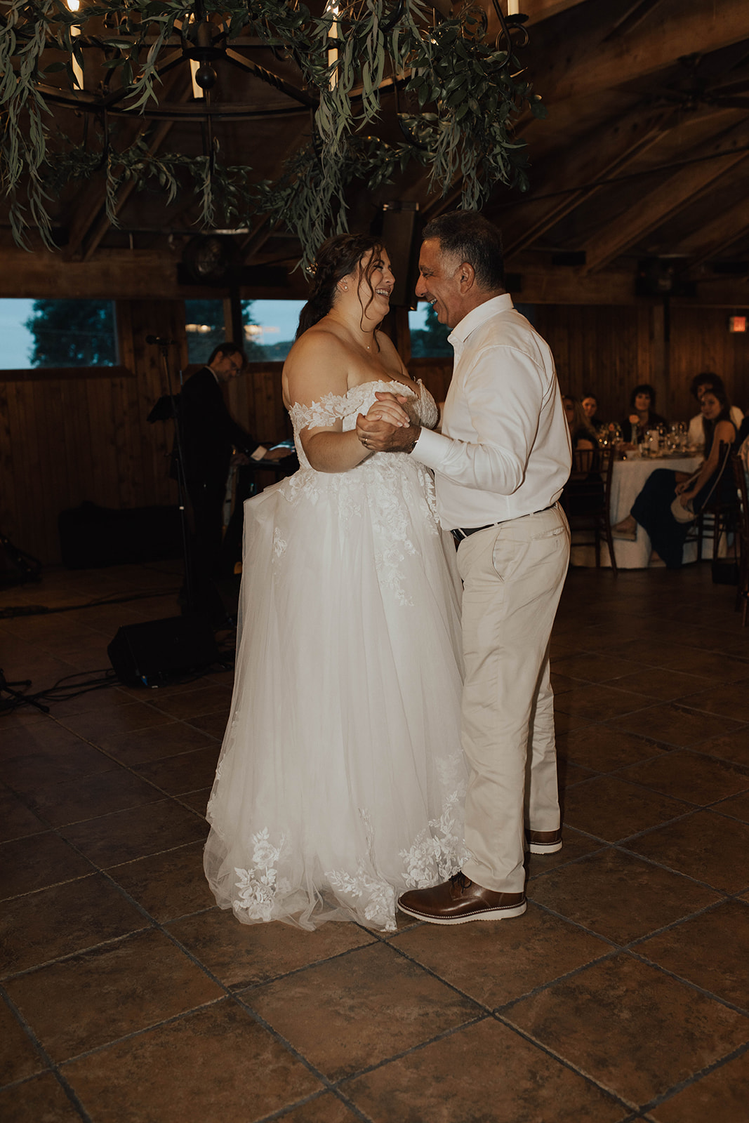 father daughter dance at wedding 