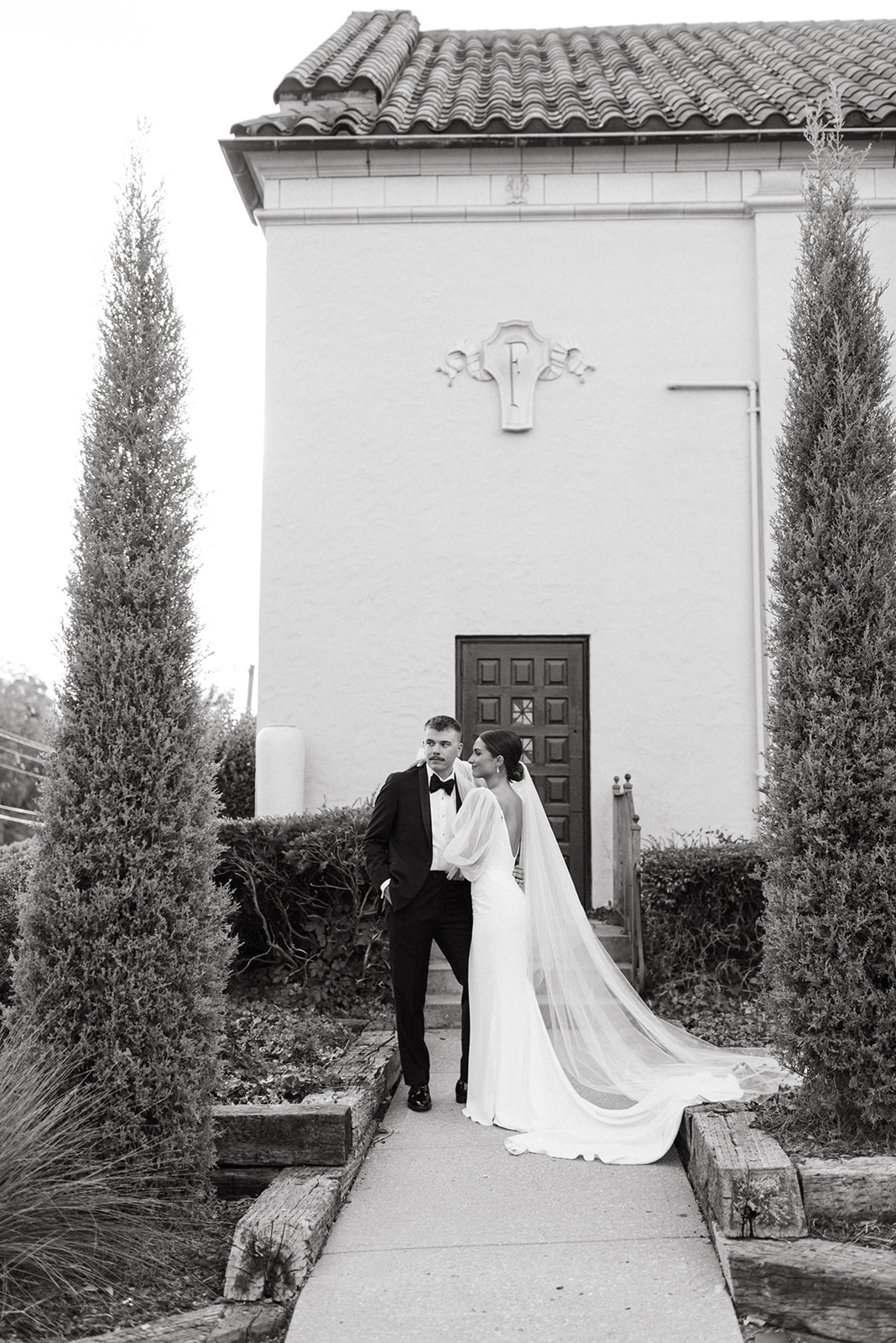 Timeless, documentary wedding photographs of a couple who had a Italian-inspired wedding at La Villa in Kansas City.