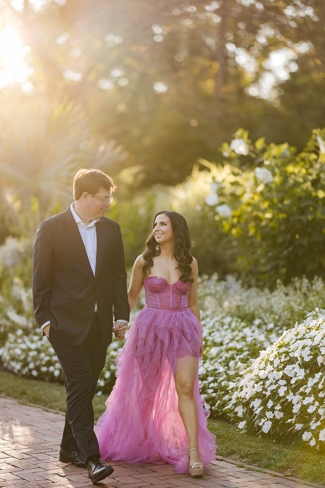 Stunning editorial and timeless engagement session at sunset in Philadlephia
