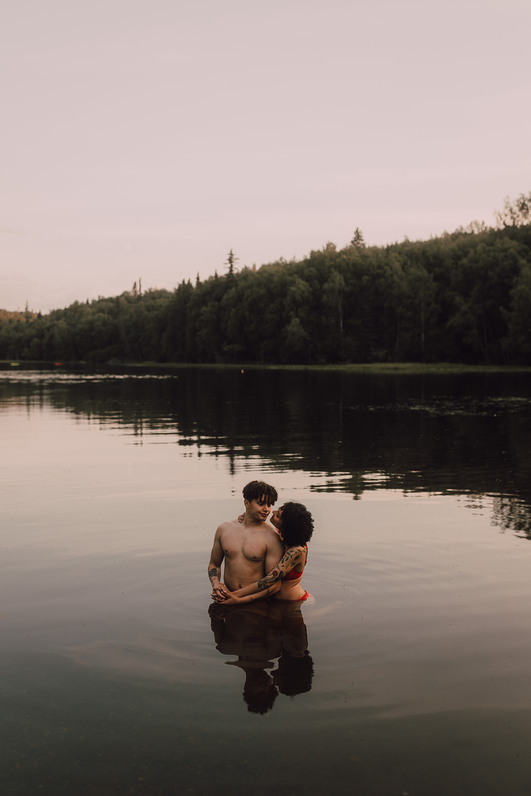 romantic fun summer couples lake session in Alaska 