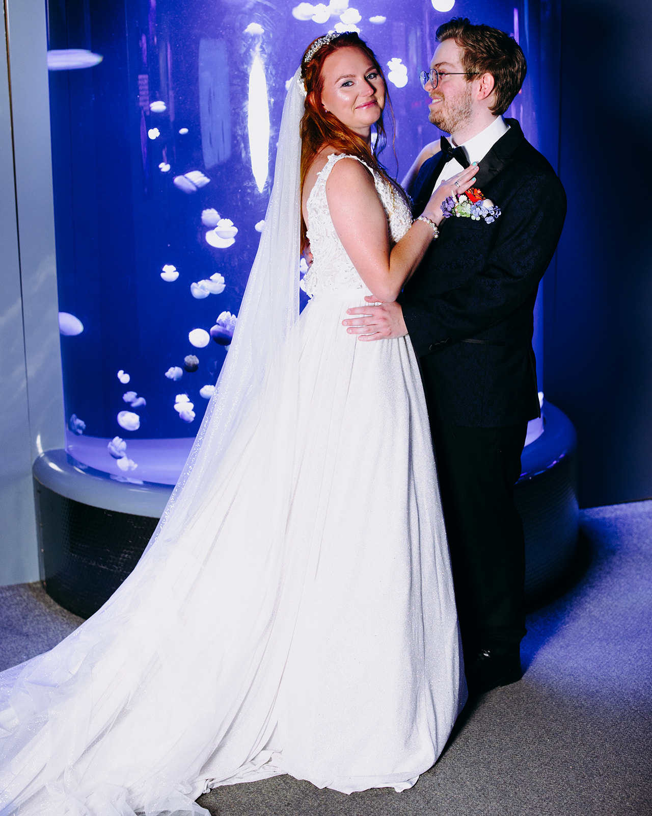 bride and groom portraits at the national aquarium 