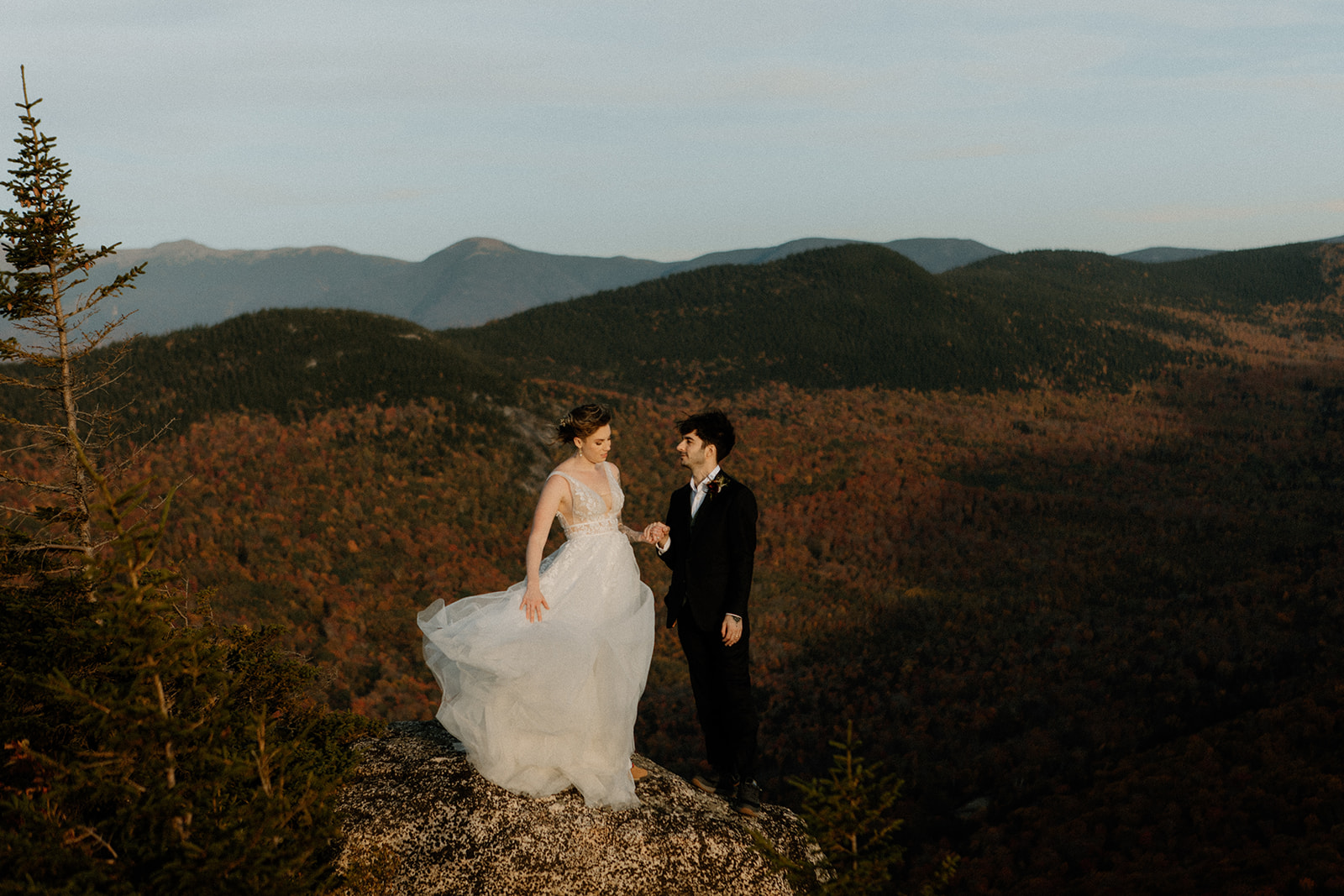 Middle Sugarloaf sunset elopement in the White MountainsNew Hampshire