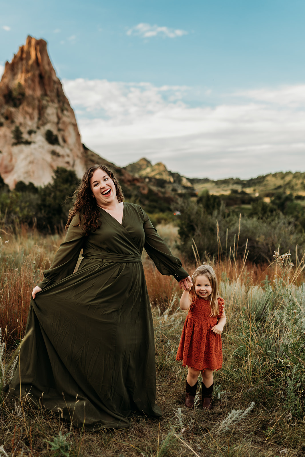 Colorado Springs Photography captures cute mommy and me photo at Garden of the Gods