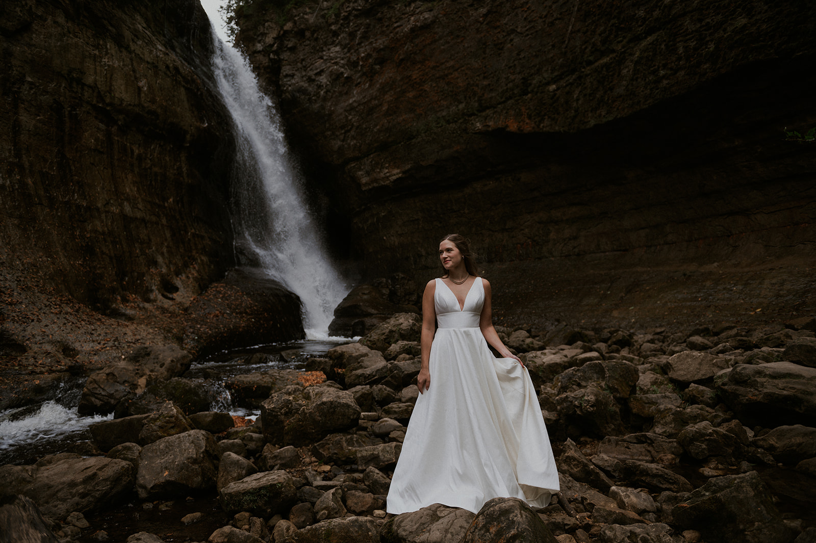 moody intimate pictured rocks national lakeshore elopement