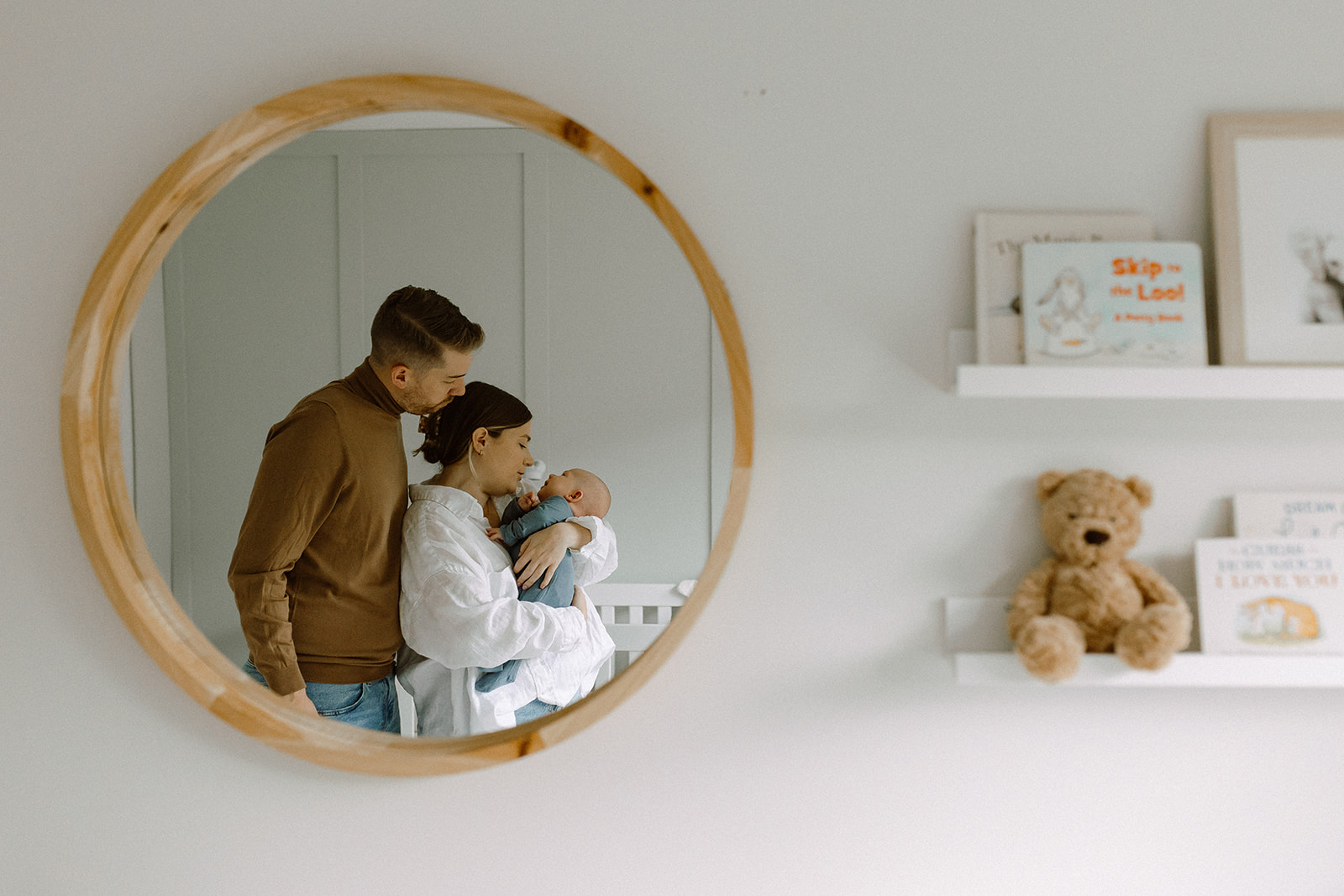 kelowna newborn family photographer documentary style