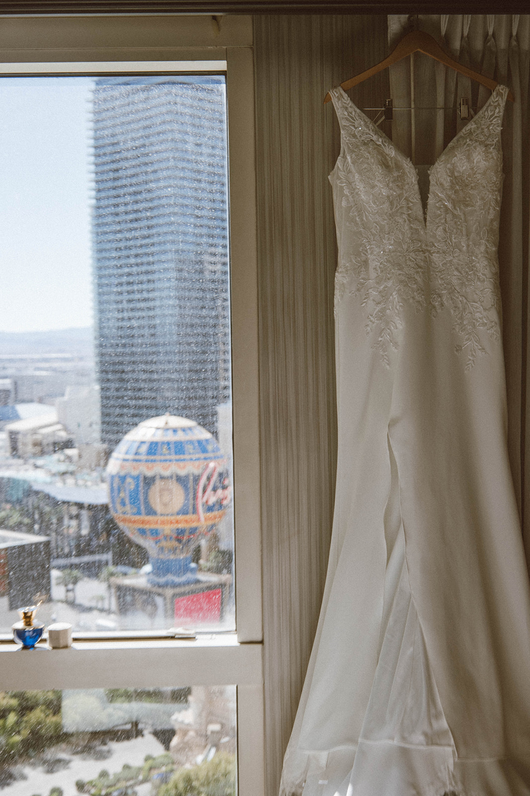 wedding dress, Vegas views