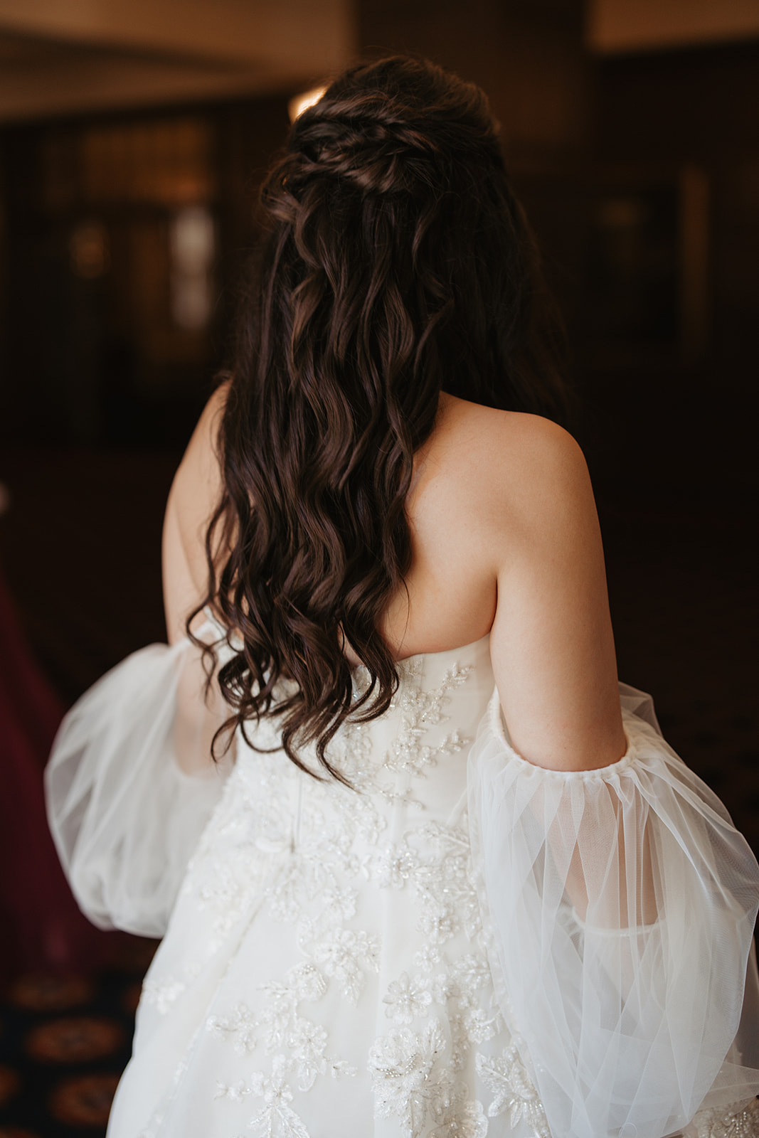 Puffed sleeve wedding dress