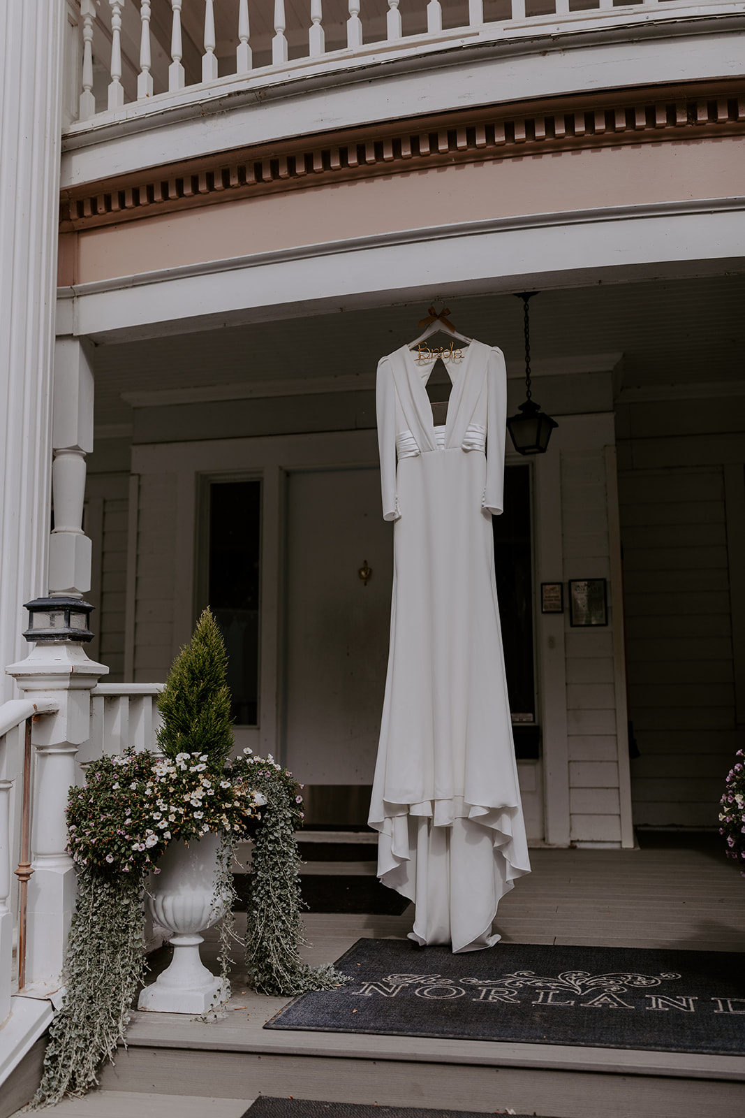 Timeless wedding at Lethbridge's luxury wedding venue Norland Historic Estate. 