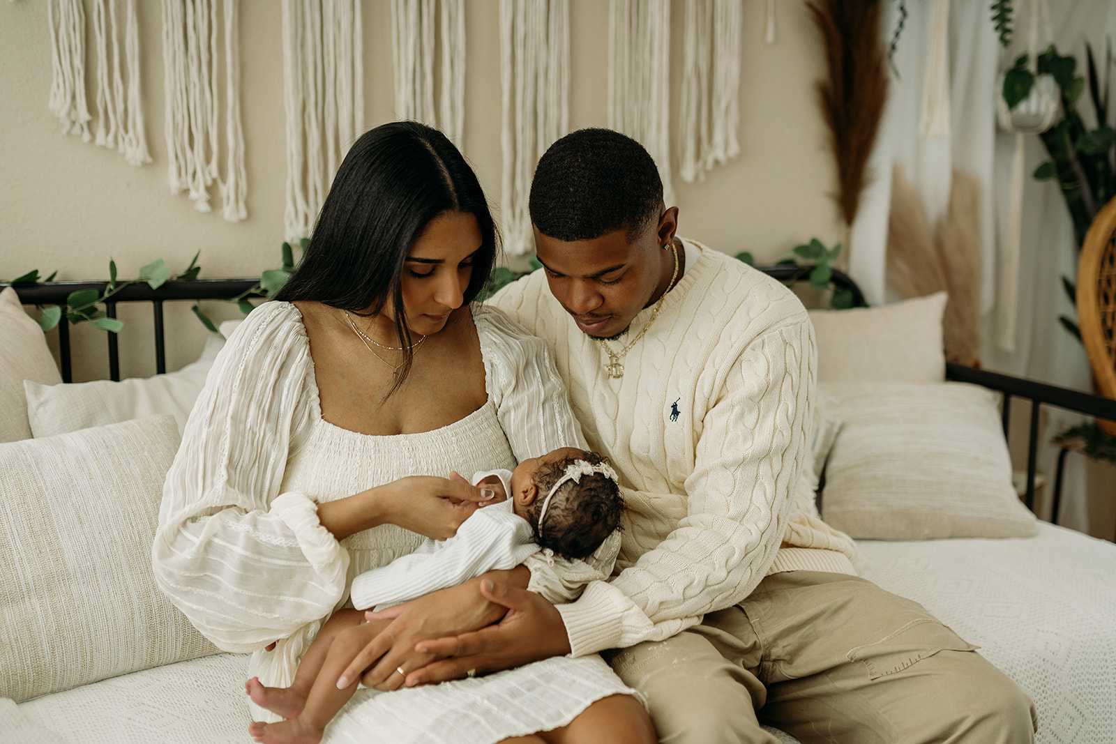 mom and dad snuggle their baby during photo session