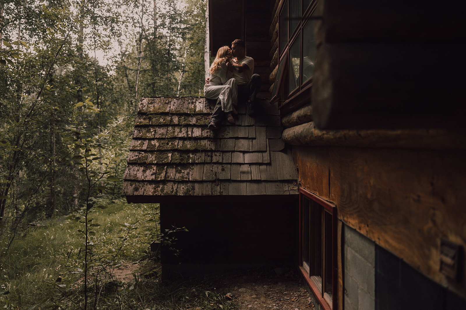 cozy timeless log cabin photoshoot in anchorage Alaska in the forest 
