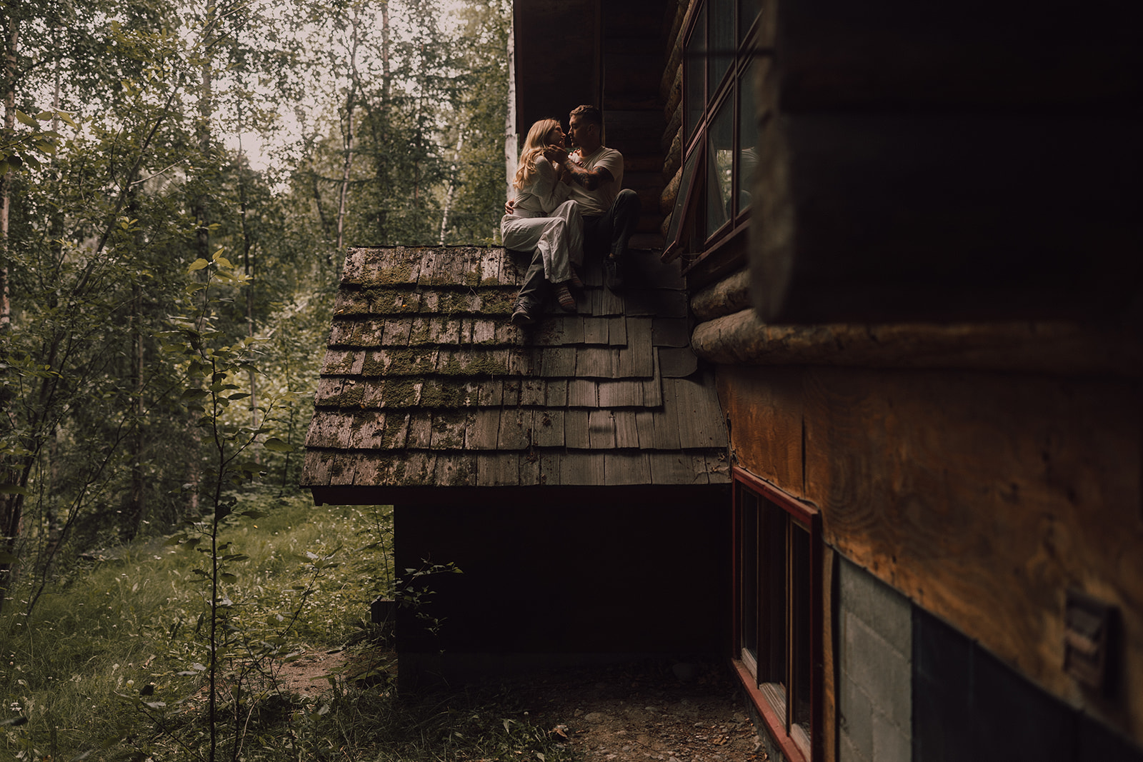cozy timeless log cabin photoshoot in anchorage Alaska in the forest 