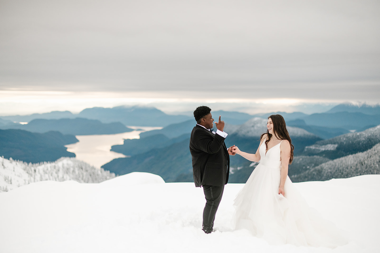 mountain top elopement, snow elopement, helicopter elopement, 49 north helicopters elopement, Vancouver Island wedding 
