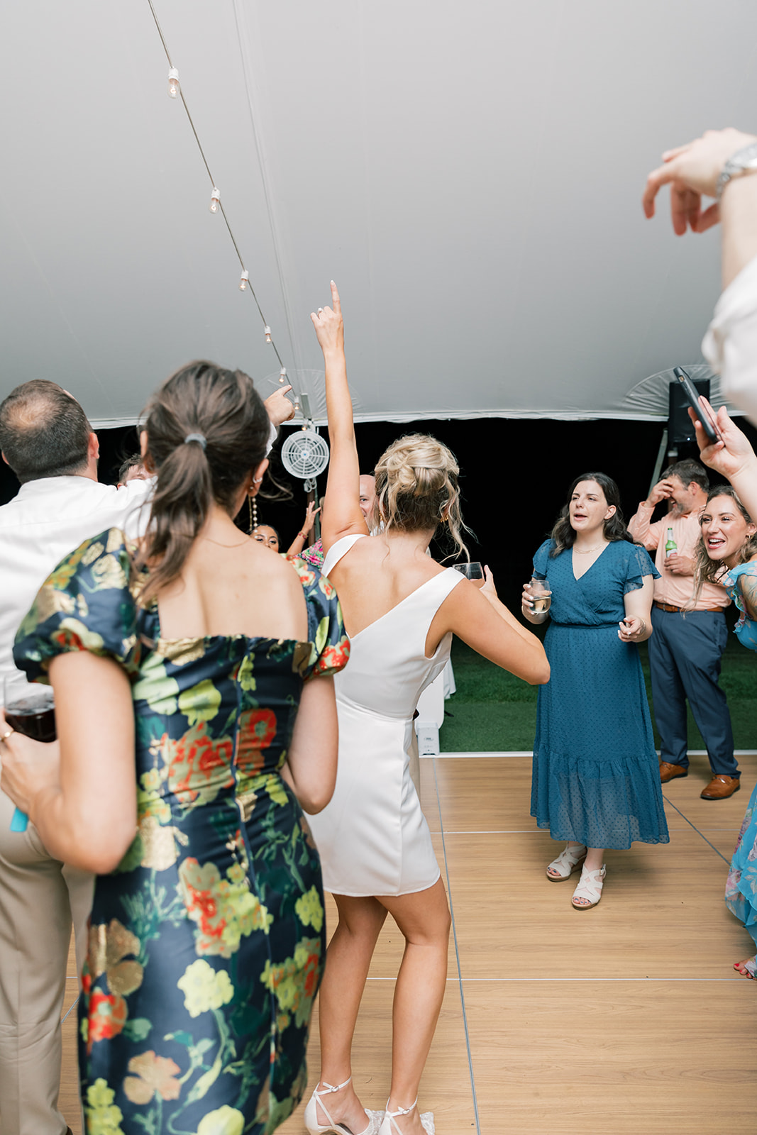 dancing at smith farm gardens wedding reception