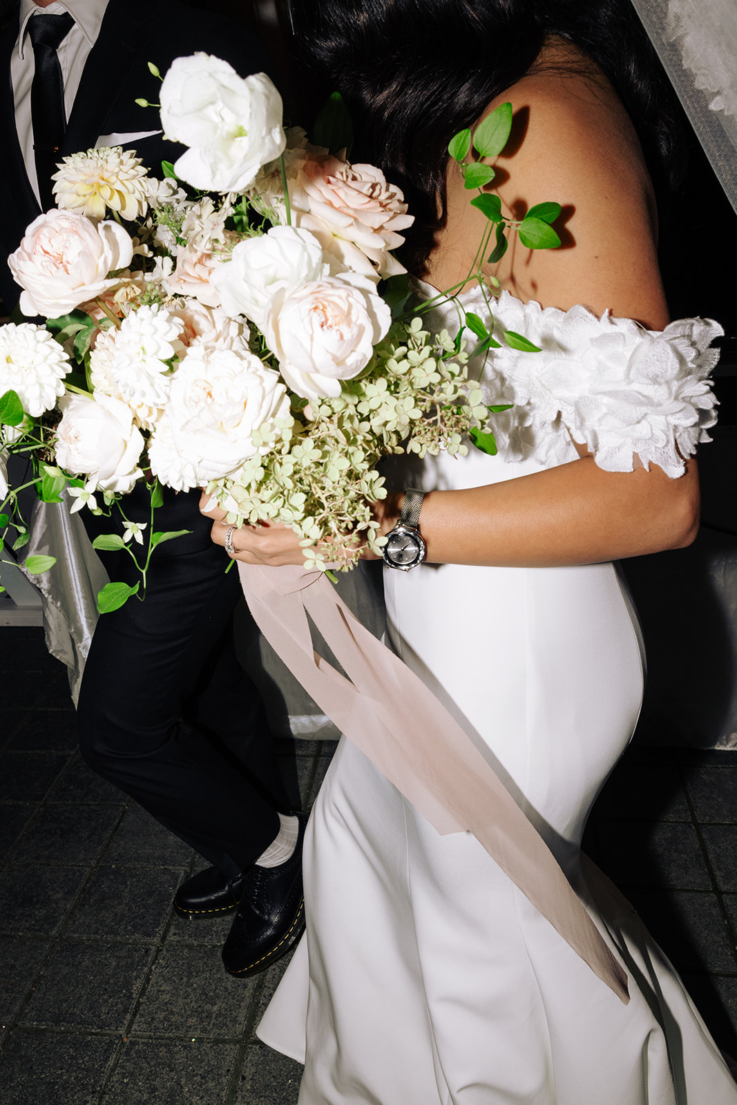 classic and elegant wedding florals flash photographer