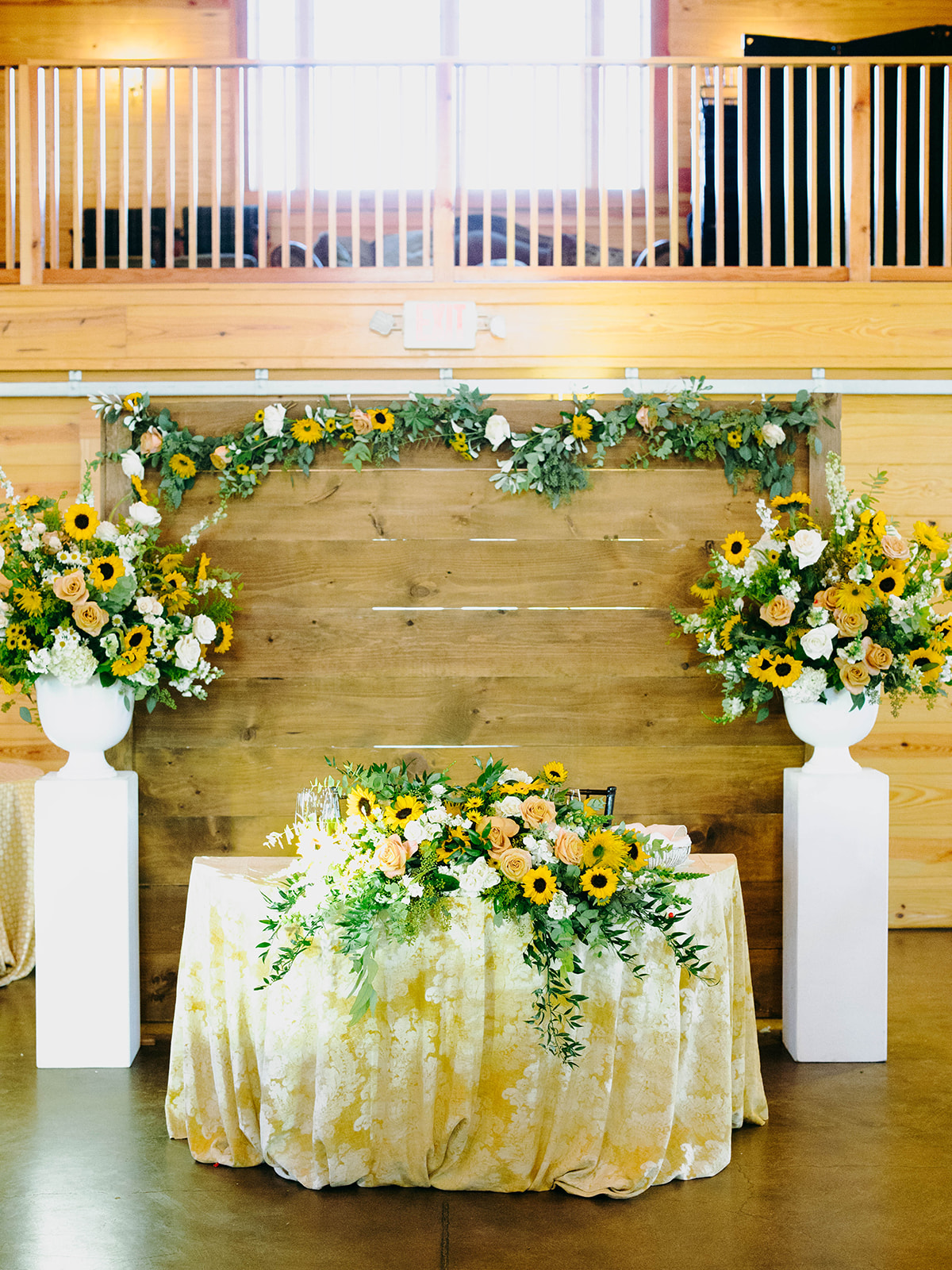 the Middleburg barn wedding sweetheart table 