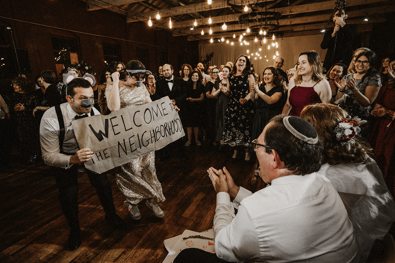 traditional schtick performances made to bride and groom during orthodox jewish wedding reception