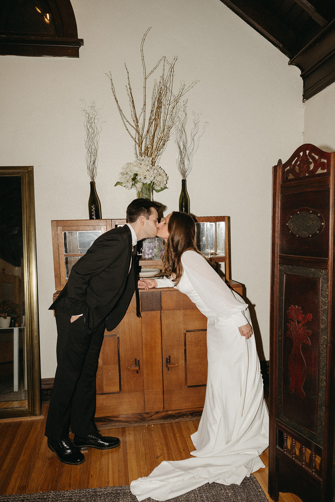 Intimate, timeless, and vintage-inspired wedding in St. Louis at the Boo Cat Club.