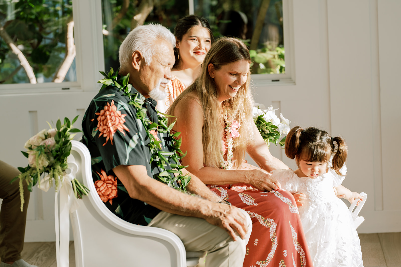 Hawaiian wedding photographer Megan Moura photo of wedding attendants in The Four Seasons.