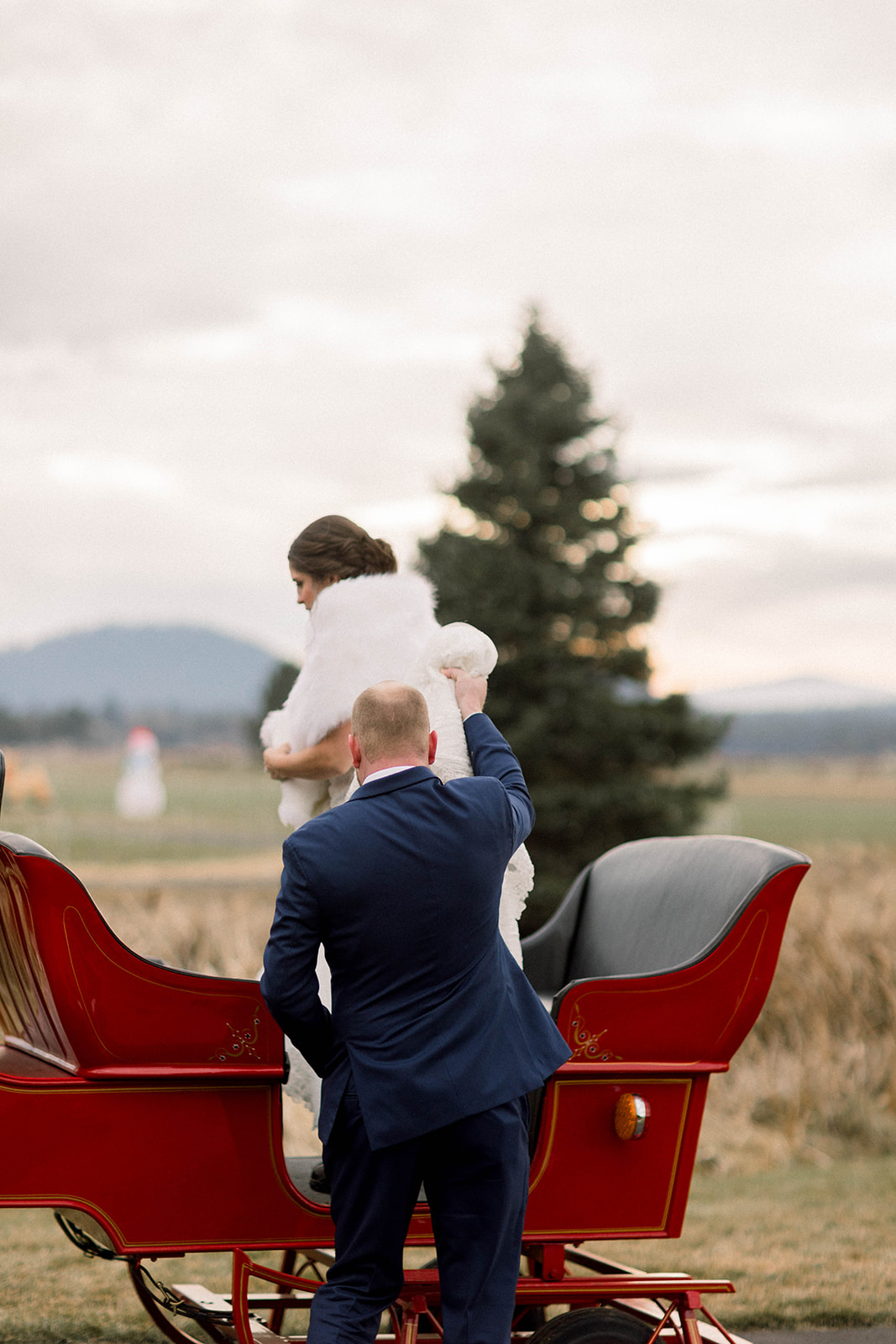 Intimate Winter Wedding at Sunriver Resort Oregon by Adam and Becca Photo & Video