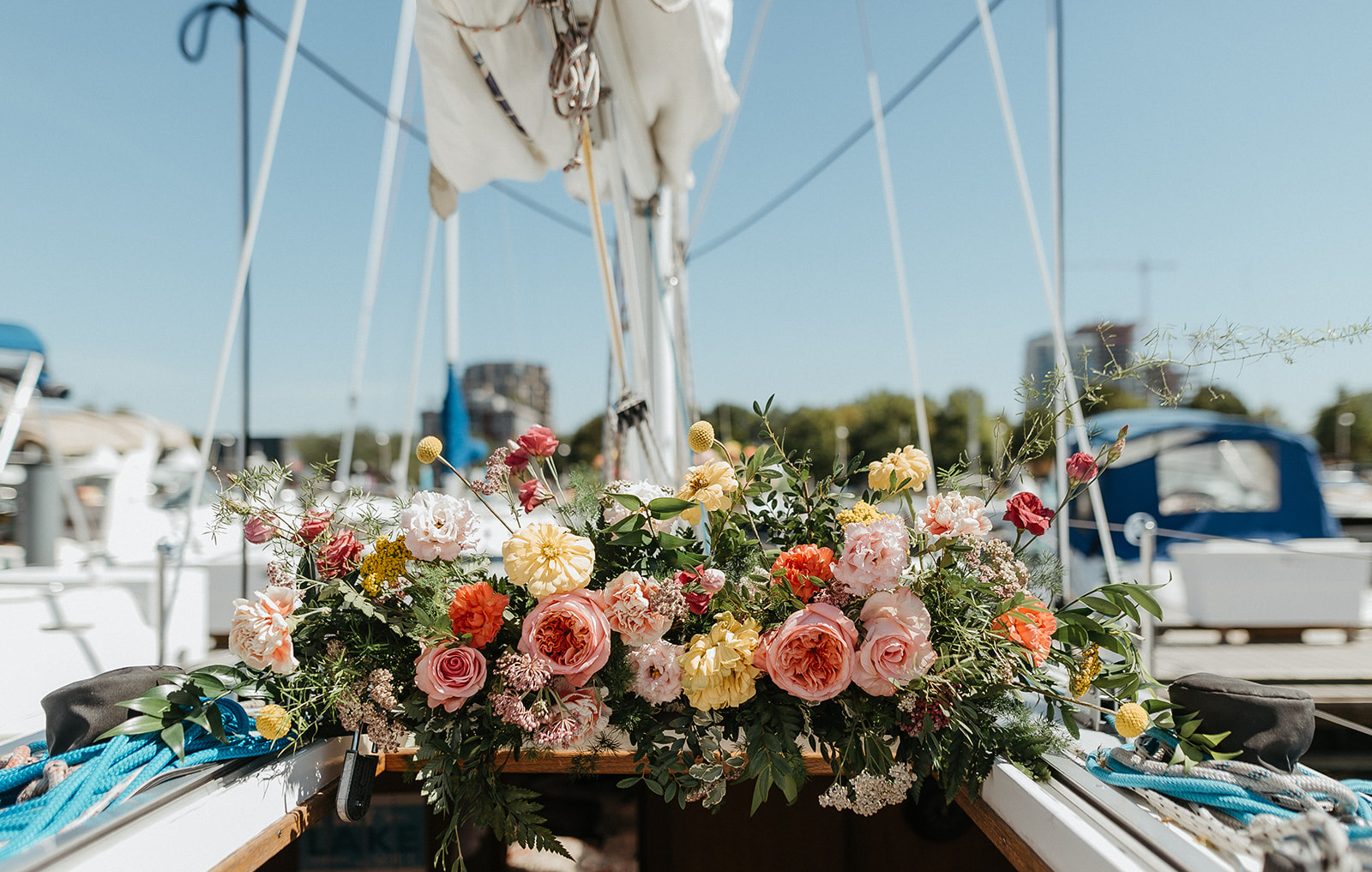 kelowna-sailboat-elopement-fleuRich-creations-wedding-flowers