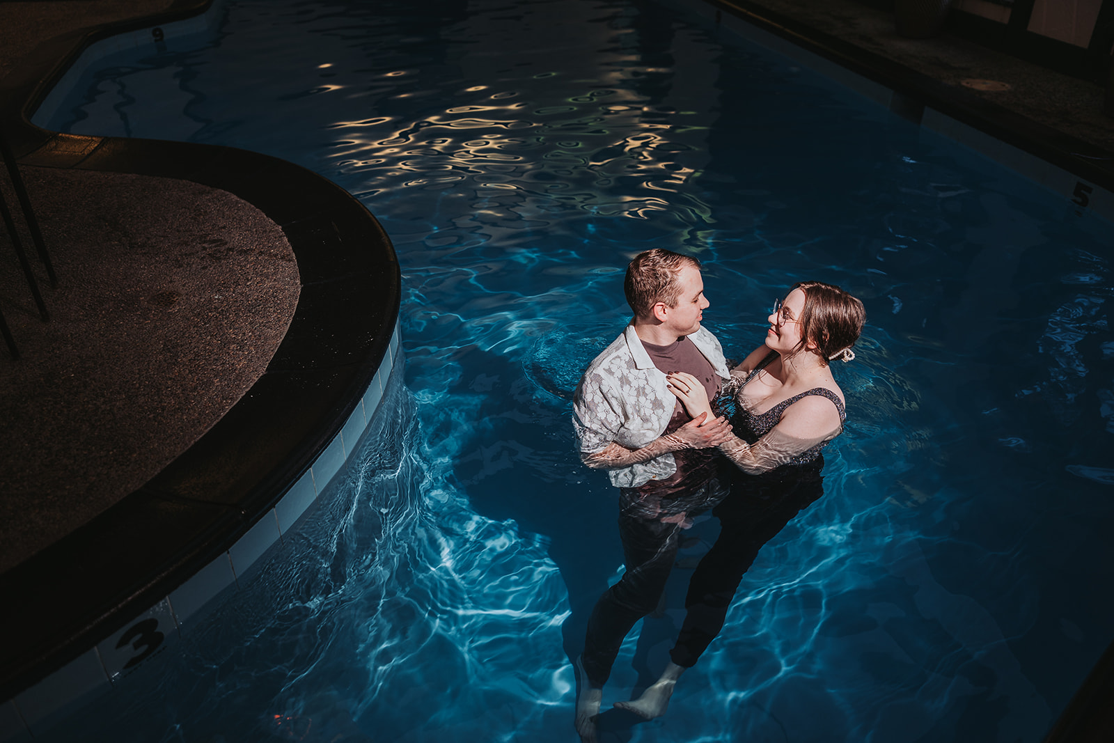 nighttime couples photos at a pool in minneapolis