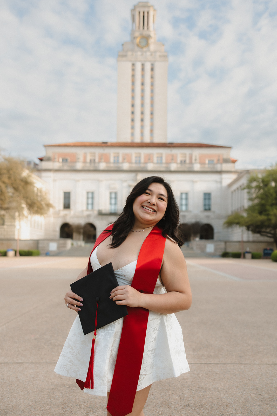 UT Austin senior pictures in front of the tower