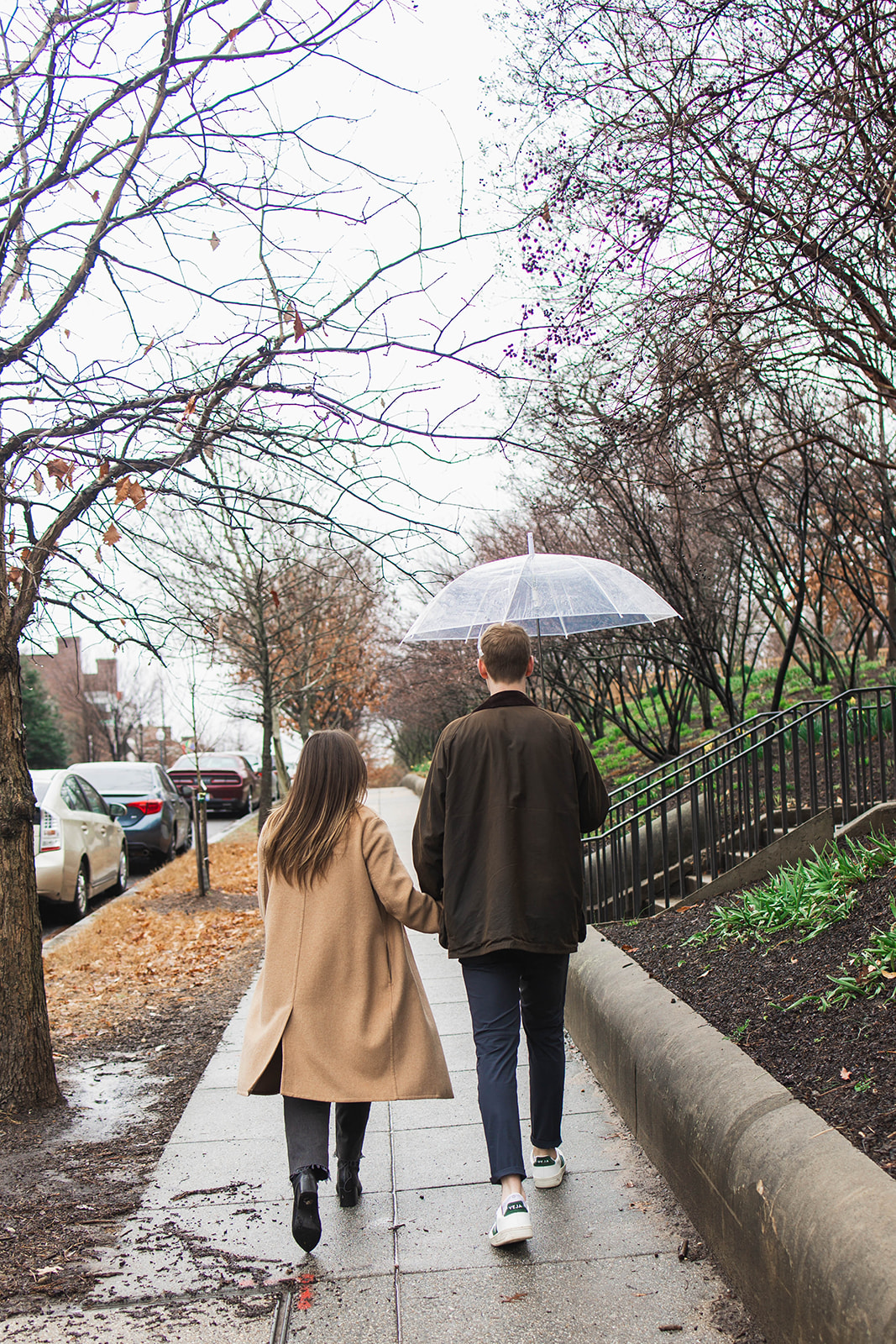 couple walking in dc in rain 