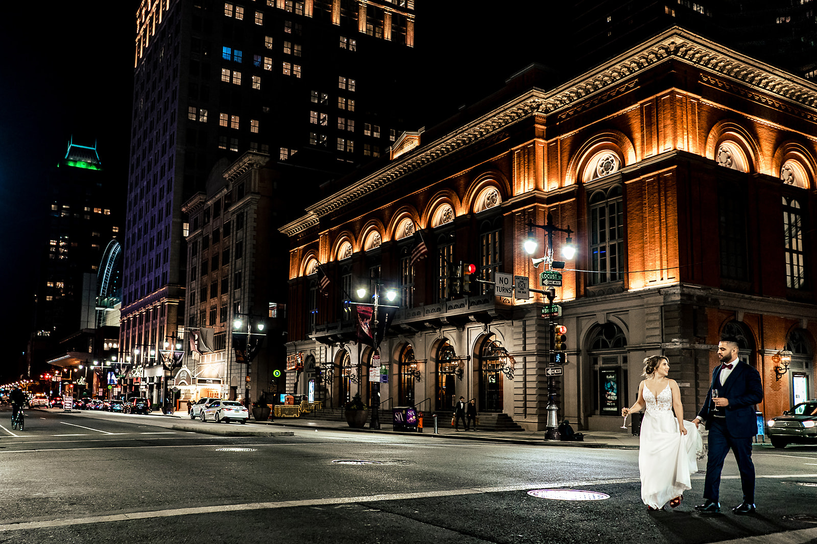 wedding couple on broad street in philadelphia