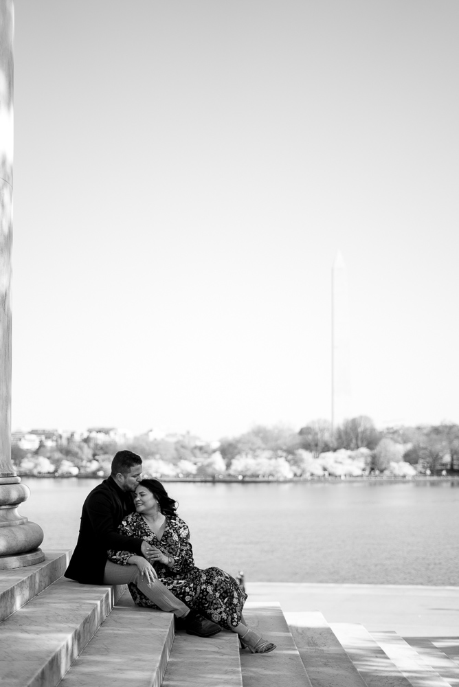 Thomas Jefferson Memorial couple's session dc cherry blossoms couple's session washington dc wedding photographer photos