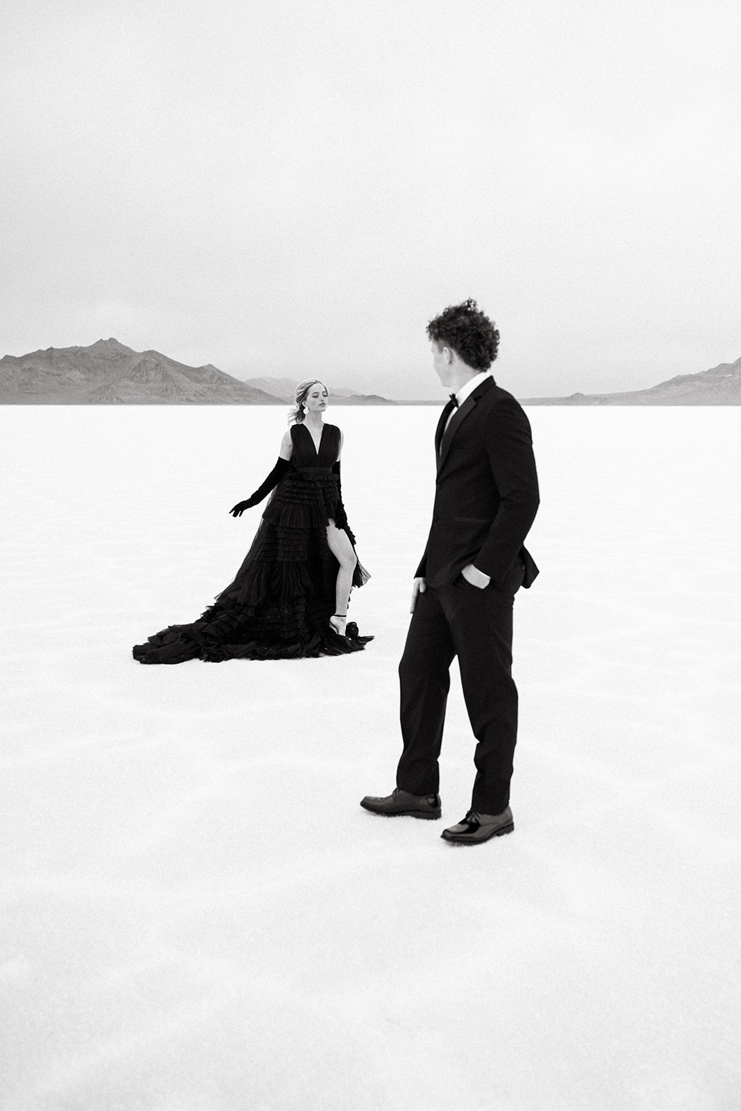 Classic black tuxedo in focus at Utah photographer’s Salt Flats session